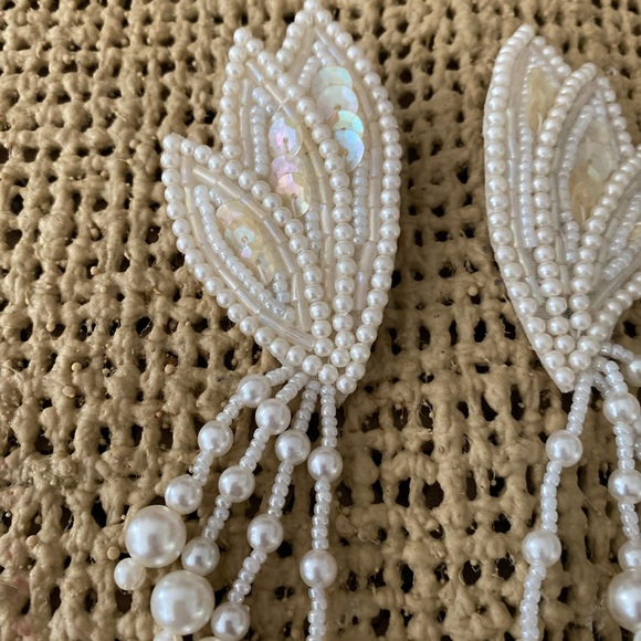 VINTAGE 80’S PEARL BEADED HOLOGRAPHIC SEQUIN TASSEL EARRINGS - Picture 4 of 9